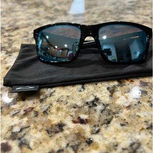 Oakly Mirrored Sunglasses
